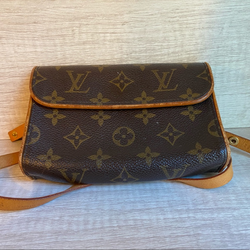 ❌❌❌❌sold ❌❌❌❌Louis Vuitton LV Shoulder Bag Pochette Florentine Browns Monogram